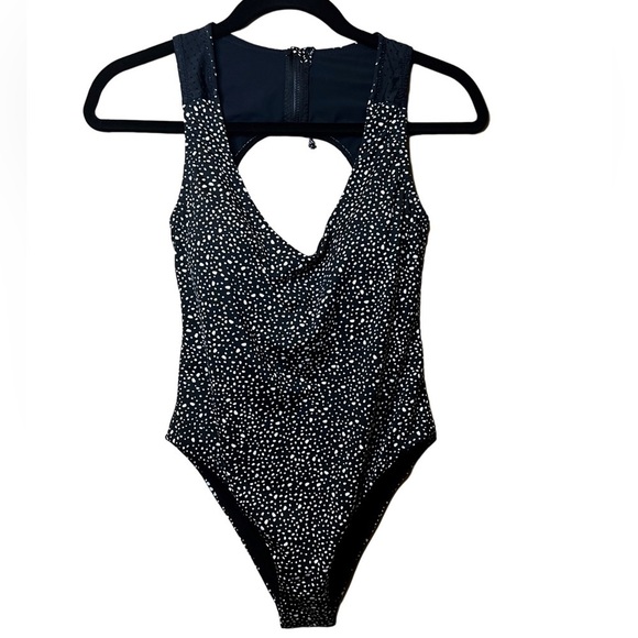 Nike Water Dots Women's Keyhole Back One Piece Size M - Picture 5 of 8